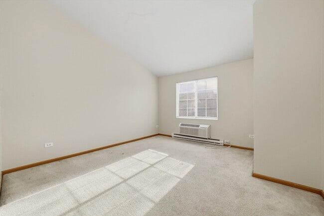 Building Photo - 417 Silverstone Dr