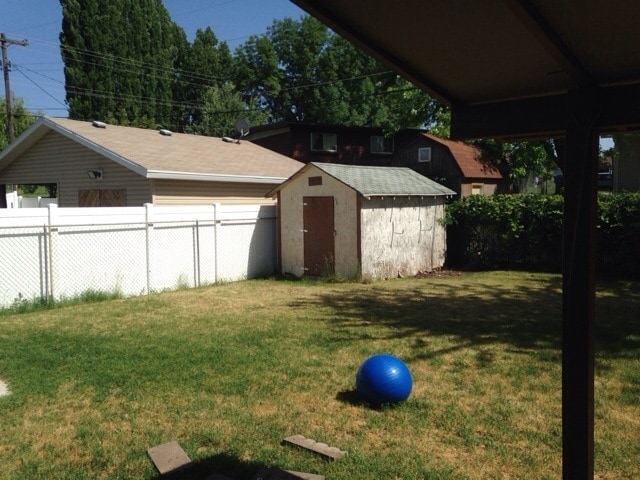 Building Photo - Great Brick Rambler for Rent in Washington Terrace