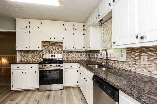 Building Photo - 3631 Pennington Dr SE