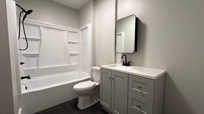 Building Photo - 3 bed 2 bath in Atlanta!