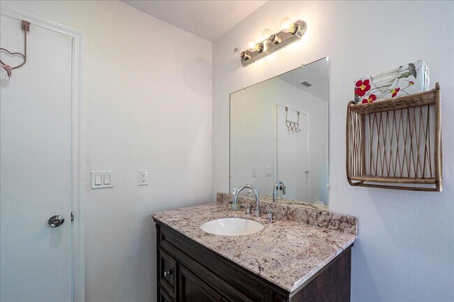Building Photo - 2175 SE Heathwood Cir