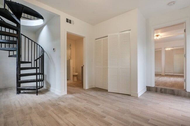 Building Photo - 2042 N Alvarado St