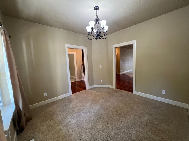 Building Photo - Spacious 3 Bedroom Home in Hood River
