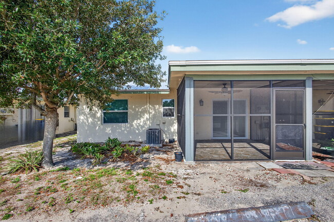 Building Photo - 8729 SE Hobe Ridge Ave