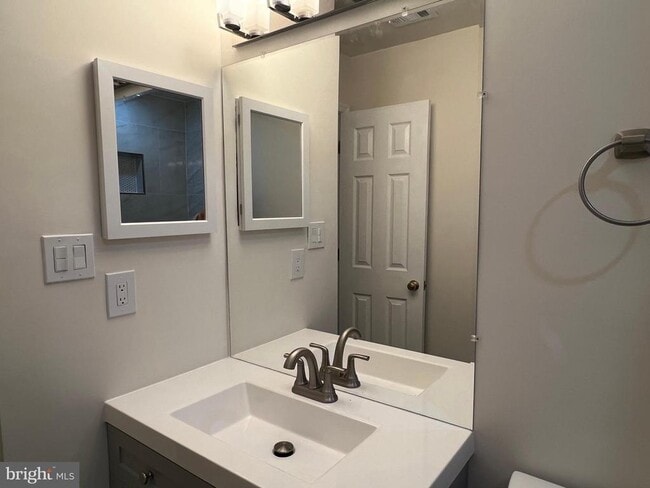 Building Photo - 8922 Royal Astor Way