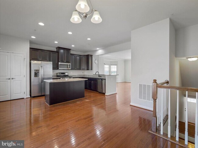 Building Photo - 5904 Leben Dr