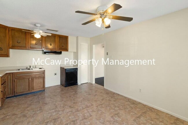 Building Photo - 2600 Bluebird Ln