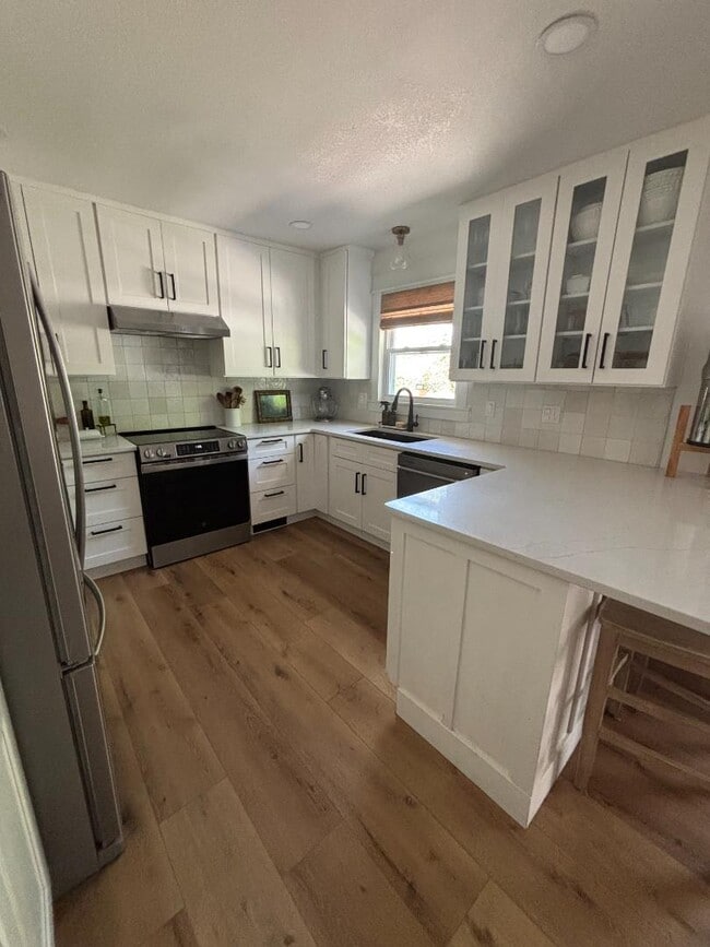 Building Photo - 830 Dehoff Dr