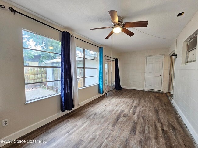 Building Photo - 2465 Mercury Dr