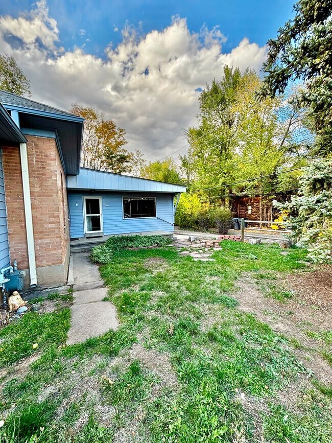 Building Photo - Chic One-Bedroom Getaway in Golden – Comfort, Style & Colorado Adventure!