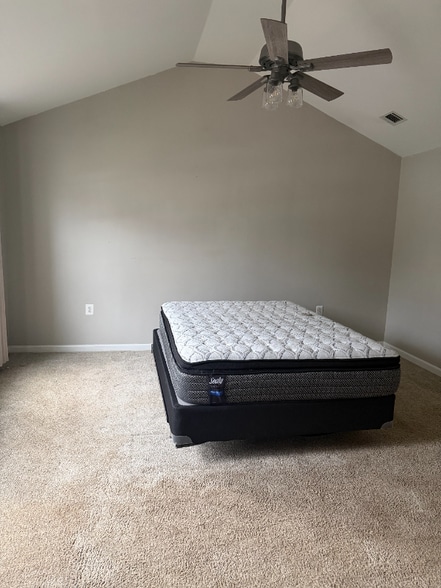 Building Photo - 608 North St NE