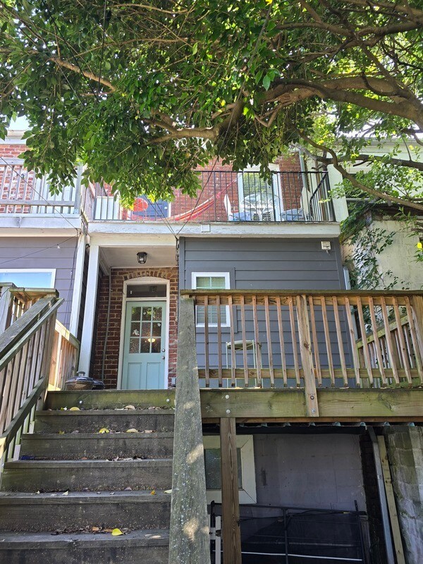 Building Photo - 338 S Laurel St