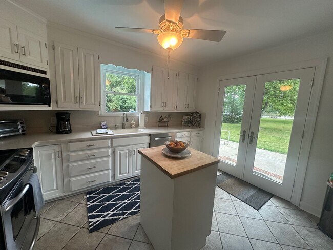 Building Photo - Call Amanda Tate at 757-289-6810 for more information