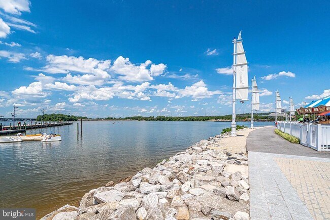 Building Photo - 145 Riverhaven Dr