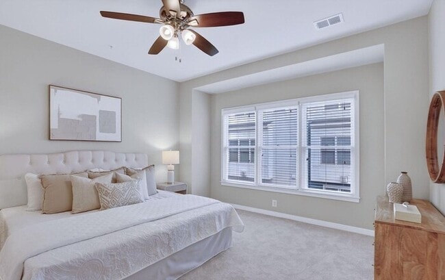 Building Photo - Modern 3BR Townhome with Rooftop Terrace & Garage in Old Town Commons