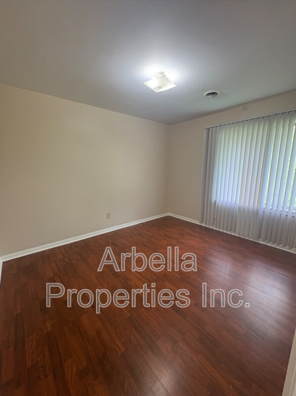 Building Photo - 103 Beech St
