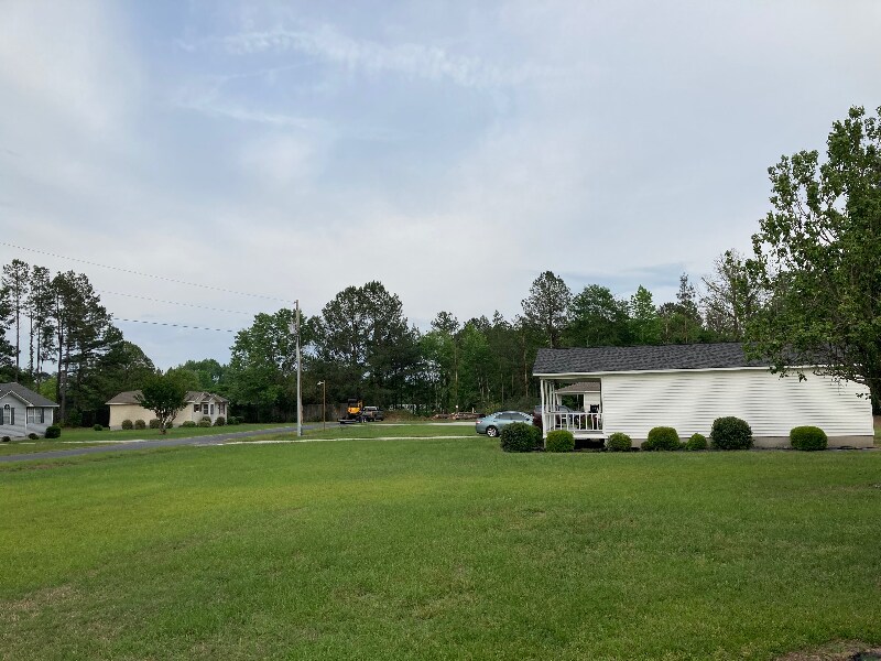 Building Photo - 627 Windcrest Dr