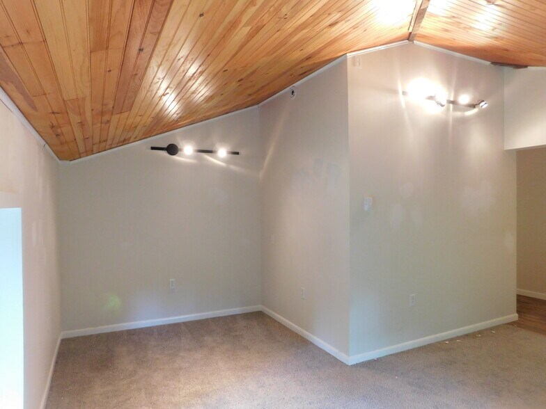 bedroom - 1741 Indian Hills Rd