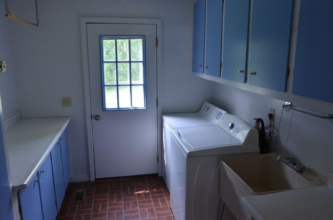Building Photo - 7 Rivendell Dr