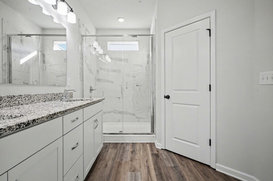 Building Photo - 2037 Statesville Ave