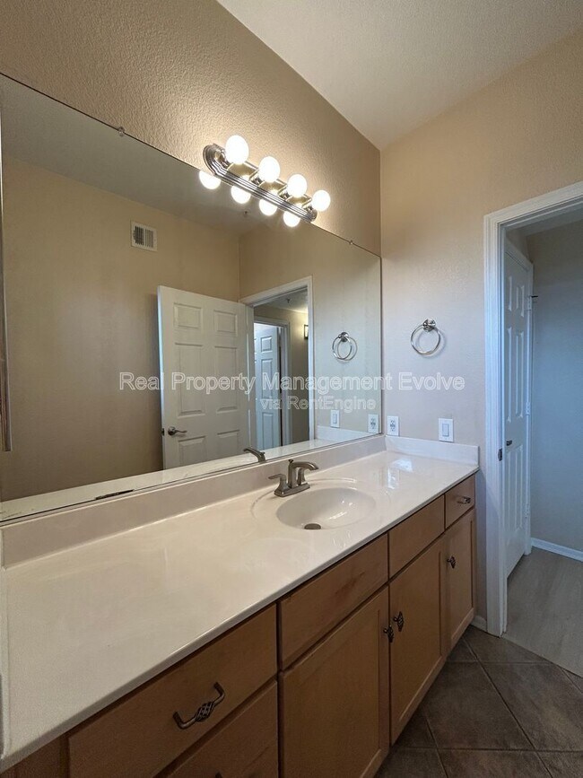 Building Photo - 425 W Rio Salado Pkwy