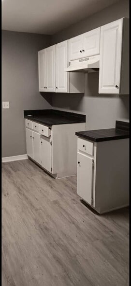 Kitchen - 523 Oak Ave