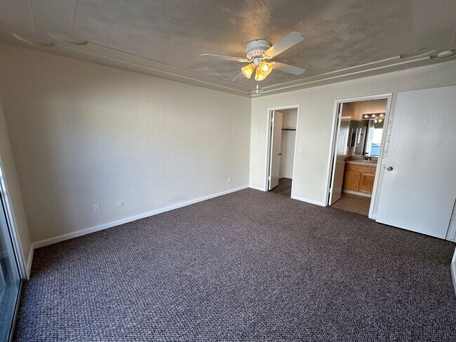 Building Photo - 312 N Riverside Dr
