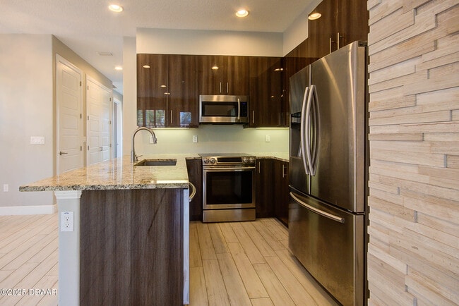 Building Photo - 1320 N Beach St