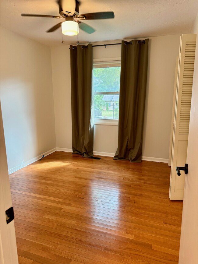Secondary bedroom - 6111 Northlakes Dr