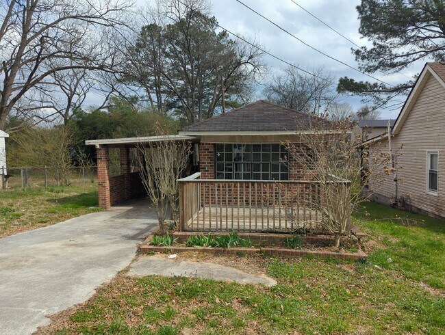 Building Photo - 409 Daugherty St
