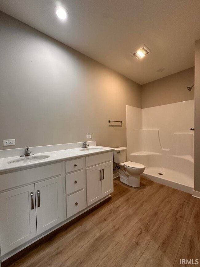 Building Photo - 3824 High Pointe Dr