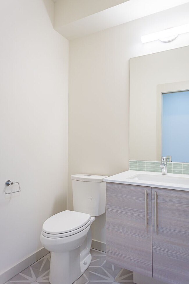 Building Photo - 3bd/2.5ba Seattle Townhome