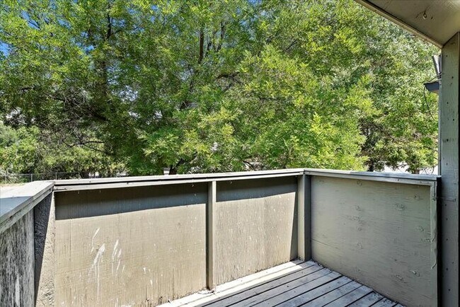 Building Photo - FOOTHILL 3 bed 2 bath Condo with Pool