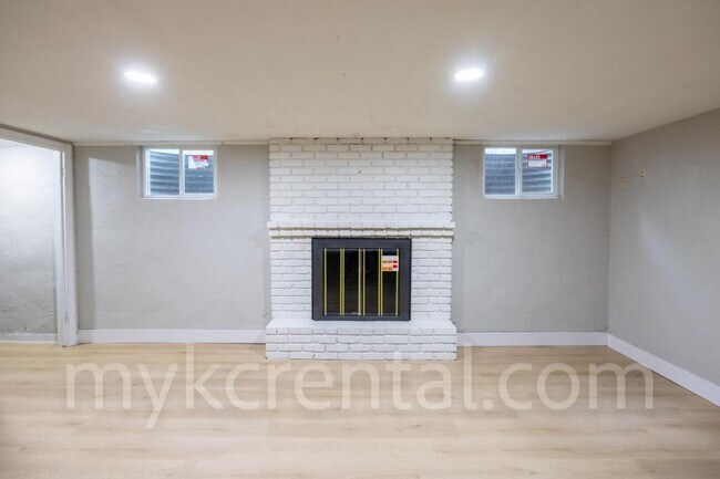 Building Photo - 9108 W 95th St