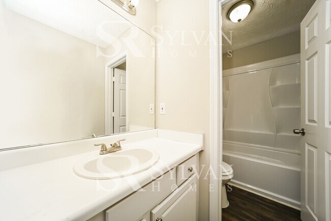 Building Photo - Your dream home is waiting for you. Hurry and Lease today!