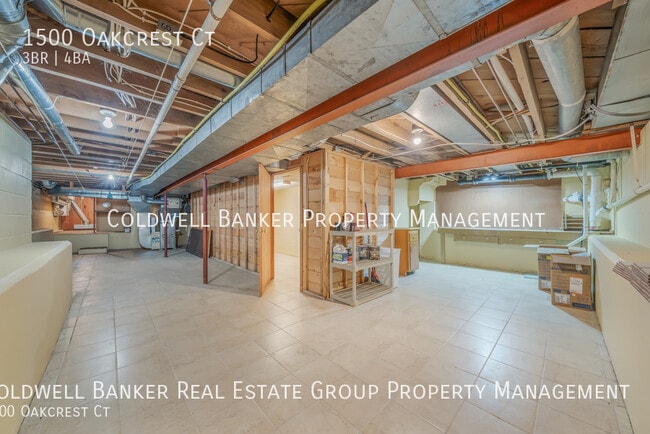 Building Photo - 1500 Oakcrest Ct