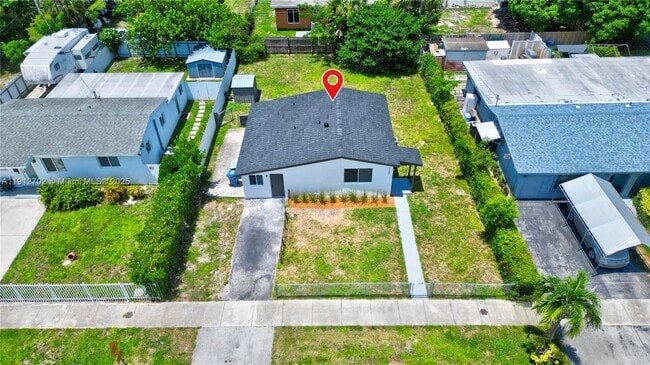 Building Photo - 3331 NW 8th Pl