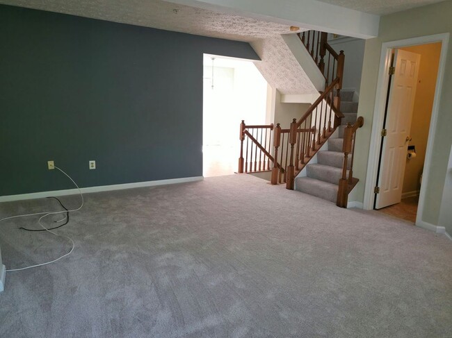 Building Photo - 705 Pine Drift Dr