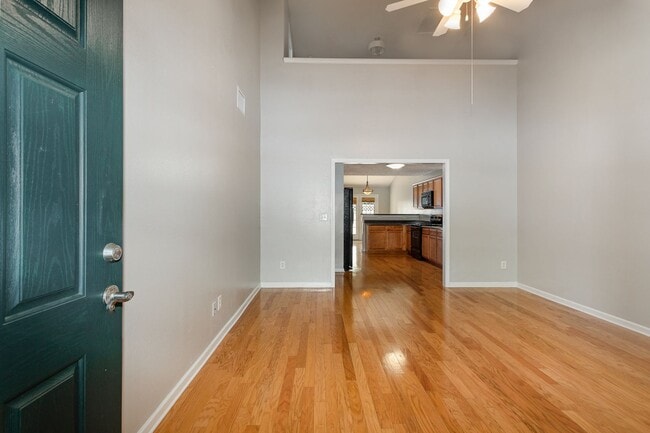 Building Photo - NASHVILLE! Inviting 2 Bedroom 2.5 bath Con...