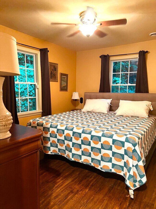 Building Photo - Completely Furnished Rental, 2 Bedrooms in...