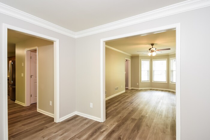 Building Photo - 113 Whispering Ct