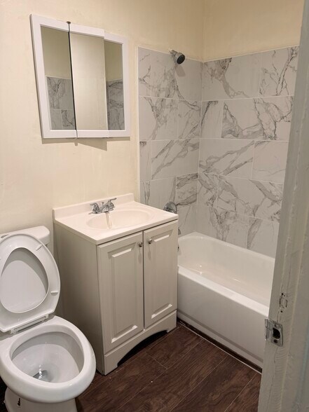 Building Photo - 632 W 78th St