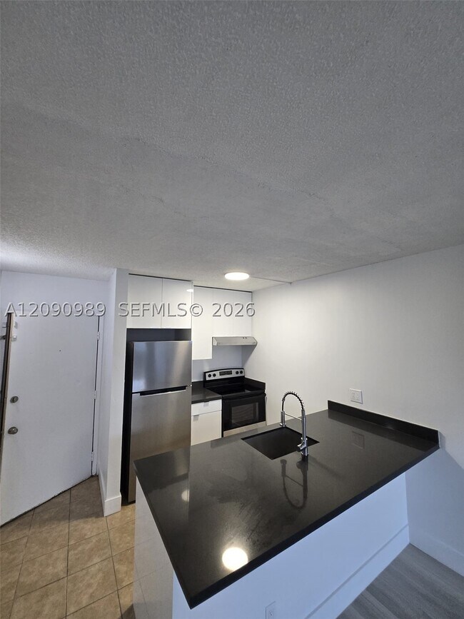 Building Photo - 2501 Riverside Dr
