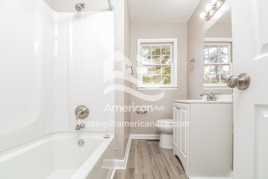 Building Photo - 620 N Jackson St