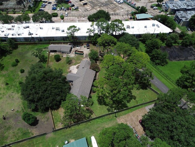 Building Photo - 8219 Wateka Cir