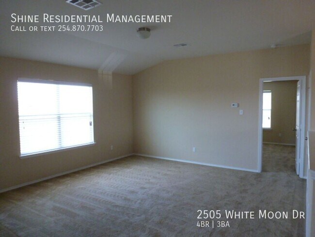 Building Photo - 2505 White Moon Dr