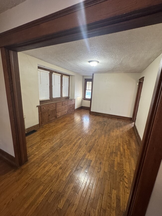 Building Photo - 1909 SW Lane St