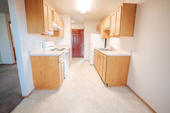 Building Photo - 688 Summer St