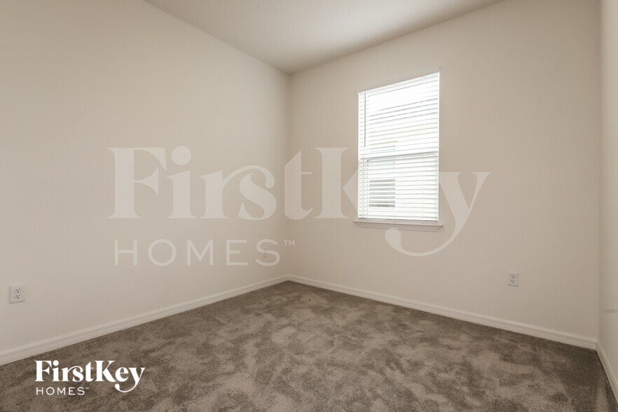 Building Photo - 608 Crown Rose Dr