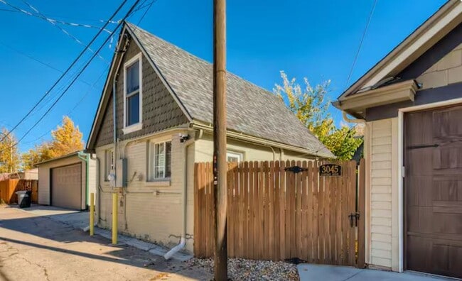 Building Photo - 3045 Meade St